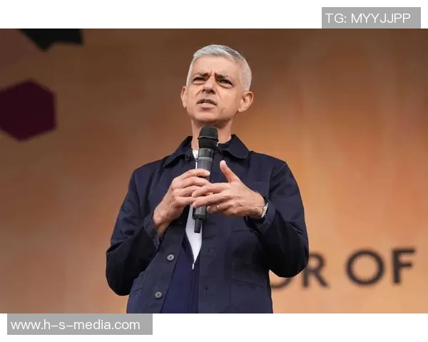 穆斯林足球明星的崛起与挑战：他们如何在全球舞台展现信仰与实力