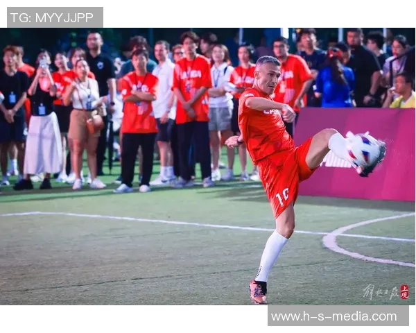 简约风格足球球星背景图设计打造,展现运动魅力与视觉冲击力 简约风格足球球星背景图设计打造,展现运动魅力与视觉冲击力