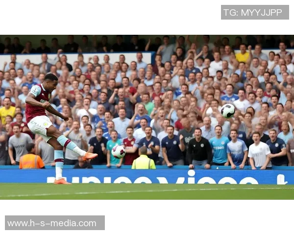荣耀绿茵场 足球巨星风采壁纸 展现传奇与激情的赛场瞬间 荣耀绿茵场 足球巨星风采壁纸 展现传奇与激情的赛场瞬间