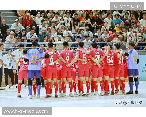 西藏拉孜足球球星崭露头角带动地方足球热潮激发年轻人运动热情