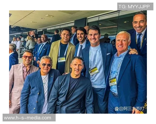 足球巨星惊艳亮相引发热议 现场粉丝热情高涨气氛火爆 足球巨星惊艳亮相引发热议 现场粉丝热情高涨气氛火爆