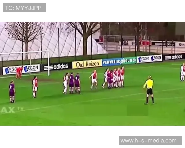 足球明星风采闪耀动图展示 球场上每一刻的激情与荣耀